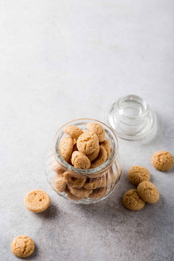 What's the Secret to an Authentic Italian Amaretti Biscuit with Almond Meal?